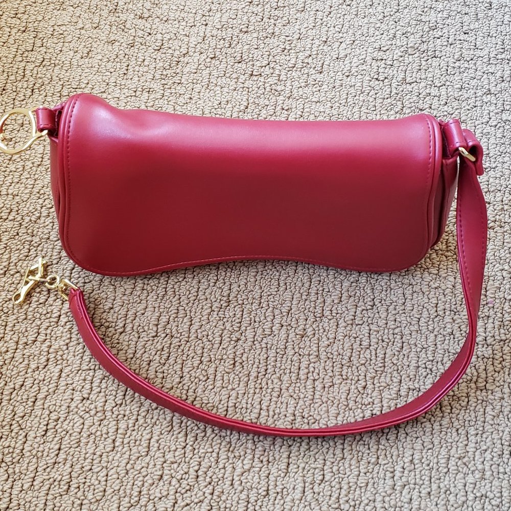 🍁Elegant red shoulder/clutch purse.